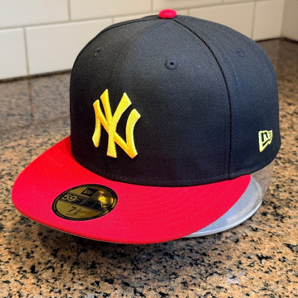 New York Yankees New Era 59FIFTY Fitted Hat 7 3/8 Black Red World Series New